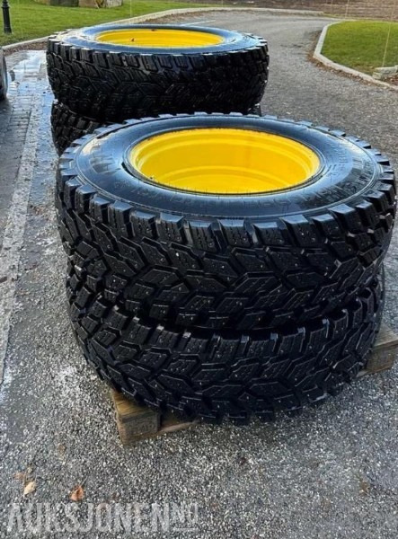 2019 Nokia Hakkapellitta TRI M+S traktordekksett på felg - Passer John Deere 6130R m.fl. - Seipet og pigget - Farm tractor: picture 1 2019 Nokia Hakkapellitta TRI M+S traktordekksett på felg - Passer John Deere 6130R m.fl. - Seipet og pigget - Farm tractor: picture 1