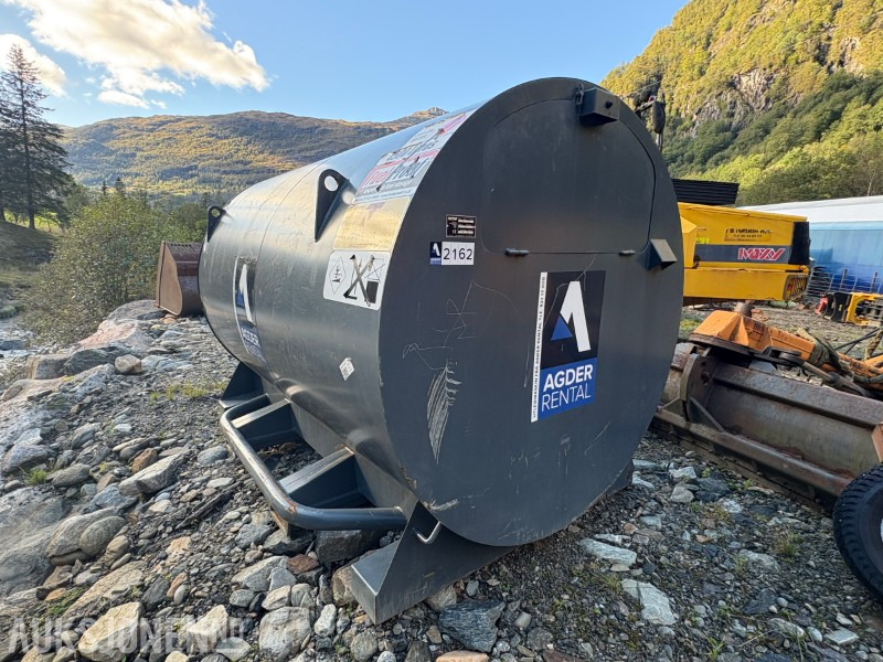 Construction equipment 2021 Fuel Proof 4500 liter dobbelvegget dieseltank med pumpeanlegg: picture 1