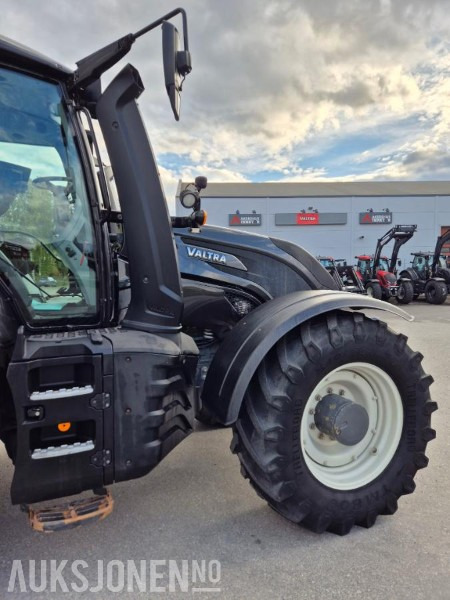 2021 Valtra T254 traktor 4X4, FRONTHYDRAULIKK, VENDBAR FØRERPLASS - Farm tractor: picture 5 2021 Valtra T254 traktor 4X4, FRONTHYDRAULIKK, VENDBAR FØRERPLASS - Farm tractor: picture 5