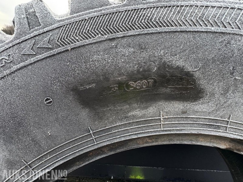 2007 Nokian TRI 2 traktordekk 440/80 R30 – med pigg - Agricultural machinery: picture 5 2007 Nokian TRI 2 traktordekk 440/80 R30 – med pigg - Agricultural machinery: picture 5