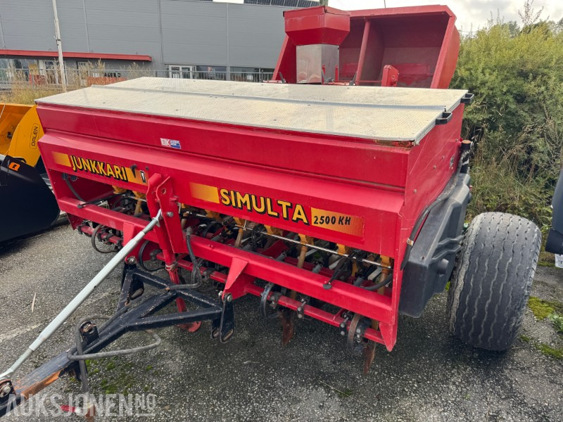Junkkari Simulta 2500 KH Såmaskin - Agricultural machinery: picture 1 Junkkari Simulta 2500 KH Såmaskin - Agricultural machinery: picture 1