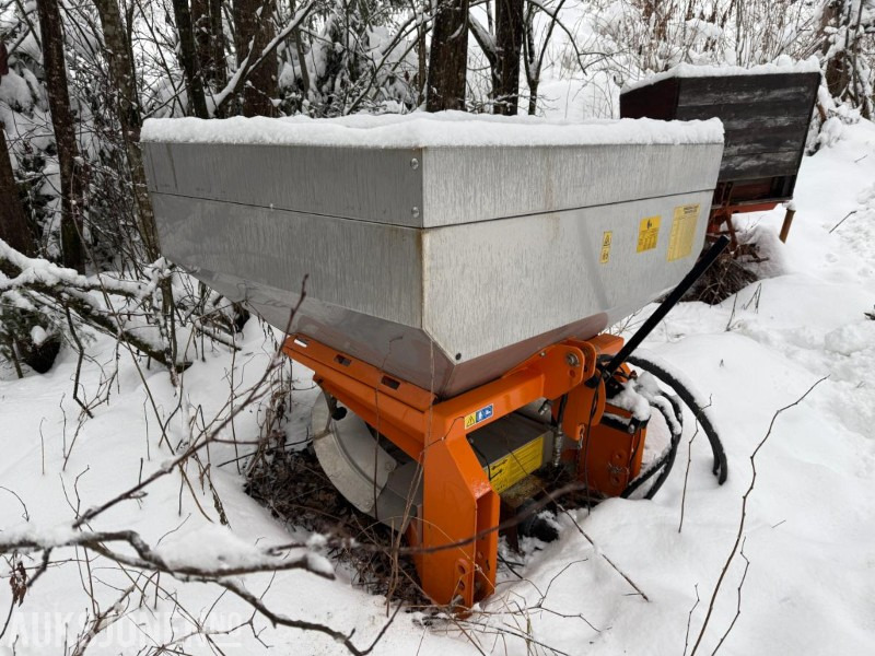 Kosmo Strøkasse 1000L m/Høye karmer - Agricultural machinery: picture 3 Kosmo Strøkasse 1000L m/Høye karmer - Agricultural machinery: picture 3