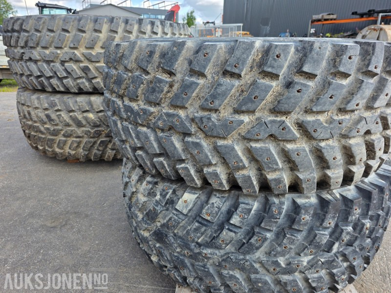 Nokian traktor dekk 650/65 R 42 - 540/65 R 30 TRI 2 med pigg - Agricultural machinery: picture 1 Nokian traktor dekk 650/65 R 42 - 540/65 R 30 TRI 2 med pigg - Agricultural machinery: picture 1