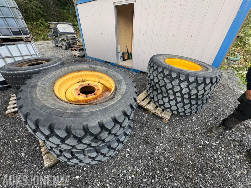 1995 Volvo Komplette hjulsett 17.5R25 for hjullaster - Attachment for Construction machinery: picture 1 1995 Volvo Komplette hjulsett 17.5R25 for hjullaster - Attachment for Construction machinery: picture 1