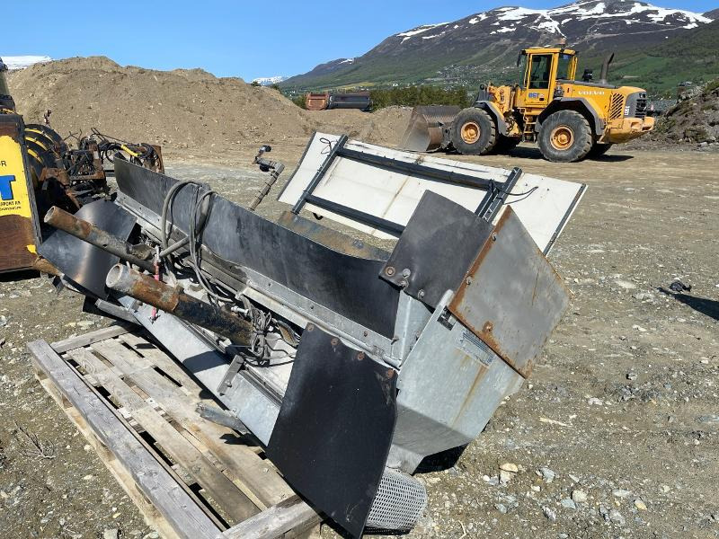 2009 Contrano CHK 0.7 Strøspreder - Attachment for Construction machinery: picture 3 2009 Contrano CHK 0.7 Strøspreder - Attachment for Construction machinery: picture 3