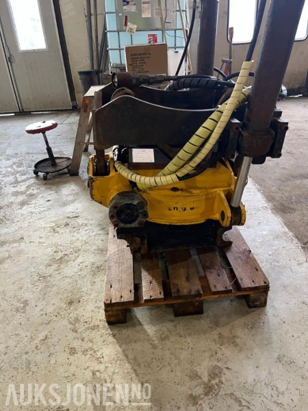 2009 Engcon EC30 Tiltrotator - Attachment for Construction machinery: picture 1 2009 Engcon EC30 Tiltrotator - Attachment for Construction machinery: picture 1
