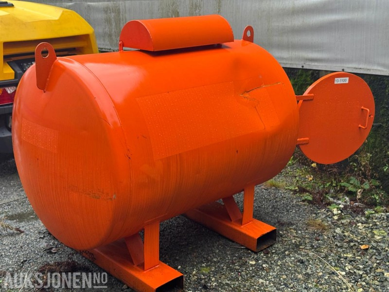 2012 SBV Dieseltank 1000 liter - Attachment for Construction machinery: picture 3 2012 SBV Dieseltank 1000 liter - Attachment for Construction machinery: picture 3
