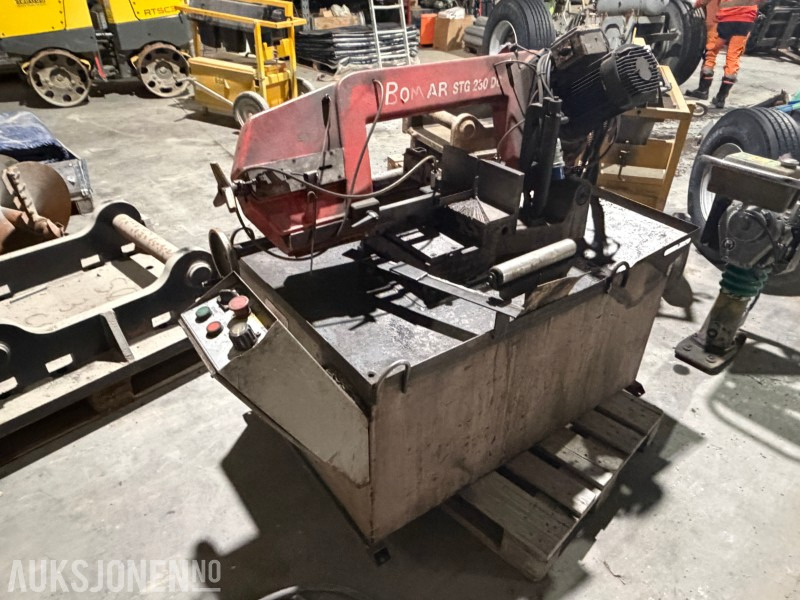 2015 Andre Bomar STG 250 D Metallbåndsag m/ Rullebord - Attachment for Construction machinery: picture 3 2015 Andre Bomar STG 250 D Metallbåndsag m/ Rullebord - Attachment for Construction machinery: picture 3