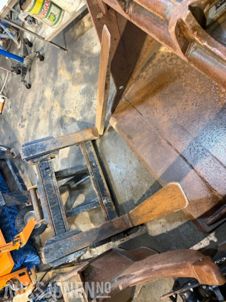 2015 Pallegaffel for gravemaskin - S60 - Attachment for Construction machinery: picture 3 2015 Pallegaffel for gravemaskin - S60 - Attachment for Construction machinery: picture 3