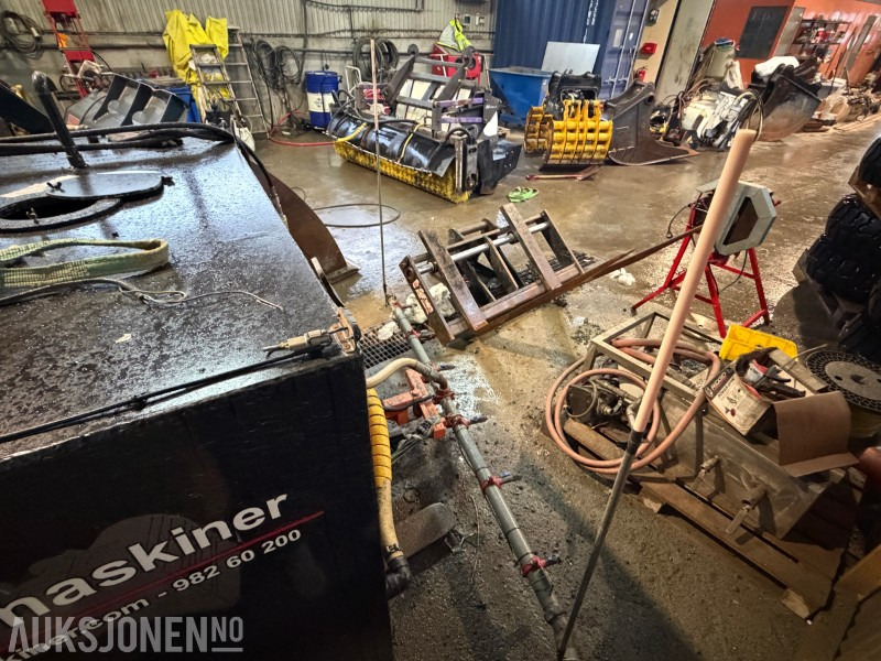 2015 Vanttank med spylepumpe og spylebom - Attachment for Construction machinery: picture 5 2015 Vanttank med spylepumpe og spylebom - Attachment for Construction machinery: picture 5