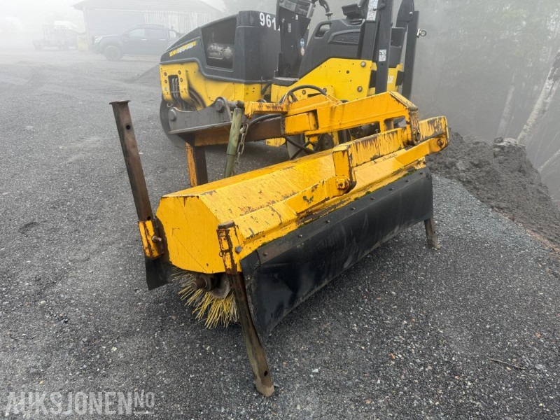 Feiekost til gravemaskin fra ROTE med S60 feste - Attachment for Construction machinery: picture 2 Feiekost til gravemaskin fra ROTE med S60 feste - Attachment for Construction machinery: picture 2