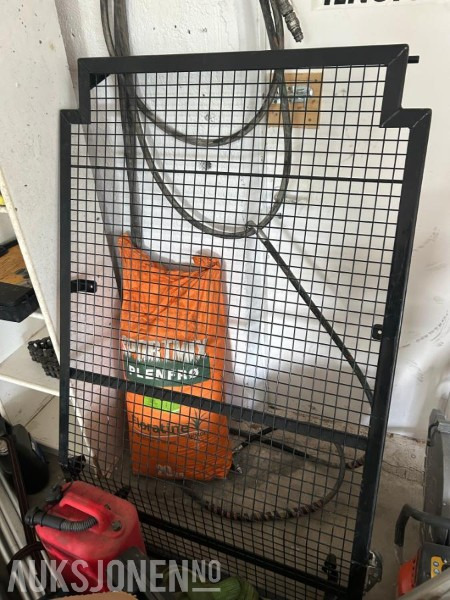 Pigg gitter cat 323 e/f - Nesten nytt - Attachment for Construction machinery: picture 1 Pigg gitter cat 323 e/f - Nesten nytt - Attachment for Construction machinery: picture 1