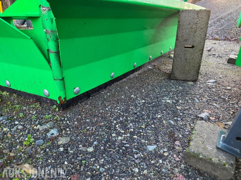 SAMI TSP4000 Turf / snøplog med sidevinger - Attachment for Construction machinery: picture 5 SAMI TSP4000 Turf / snøplog med sidevinger - Attachment for Construction machinery: picture 5