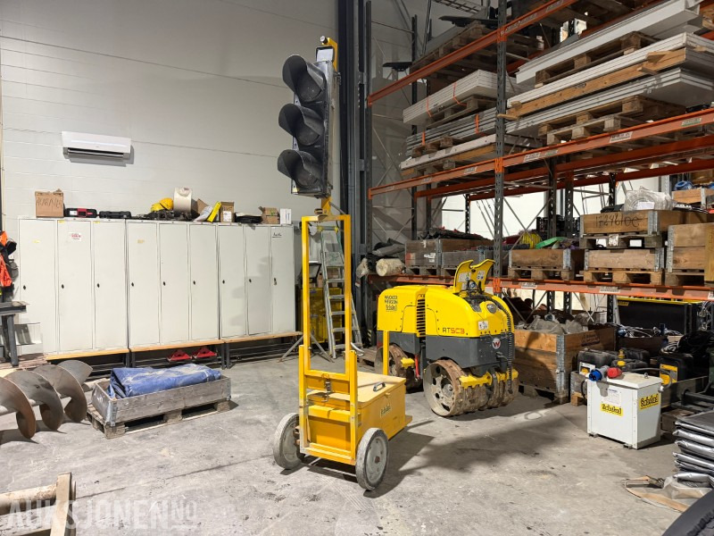 Trafikklys til veiarbeid - selges som sett - Attachment for Construction machinery: picture 2 Trafikklys til veiarbeid - selges som sett - Attachment for Construction machinery: picture 2