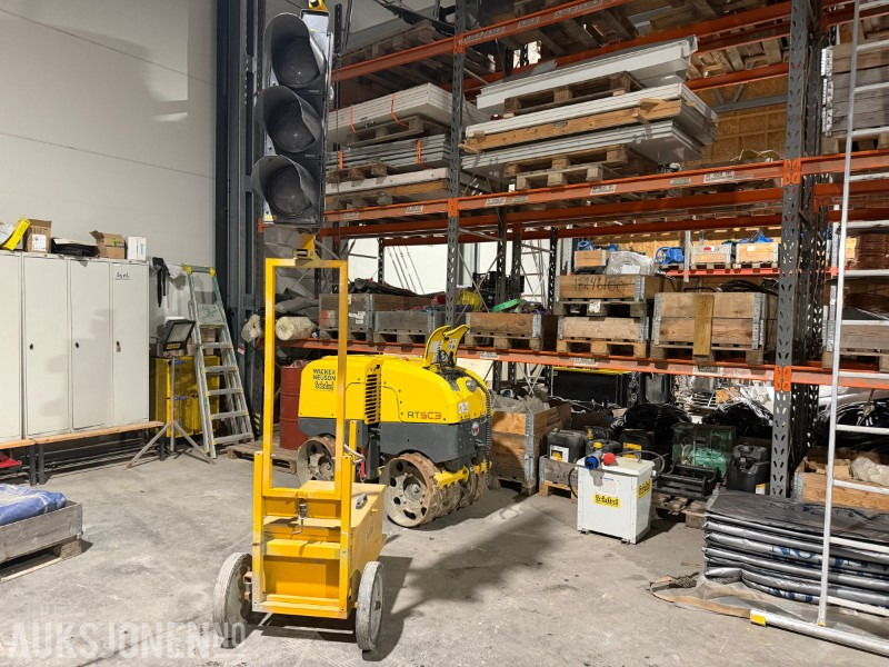 Trafikklys til veiarbeid - selges som sett - Attachment for Construction machinery: picture 1 Trafikklys til veiarbeid - selges som sett - Attachment for Construction machinery: picture 1