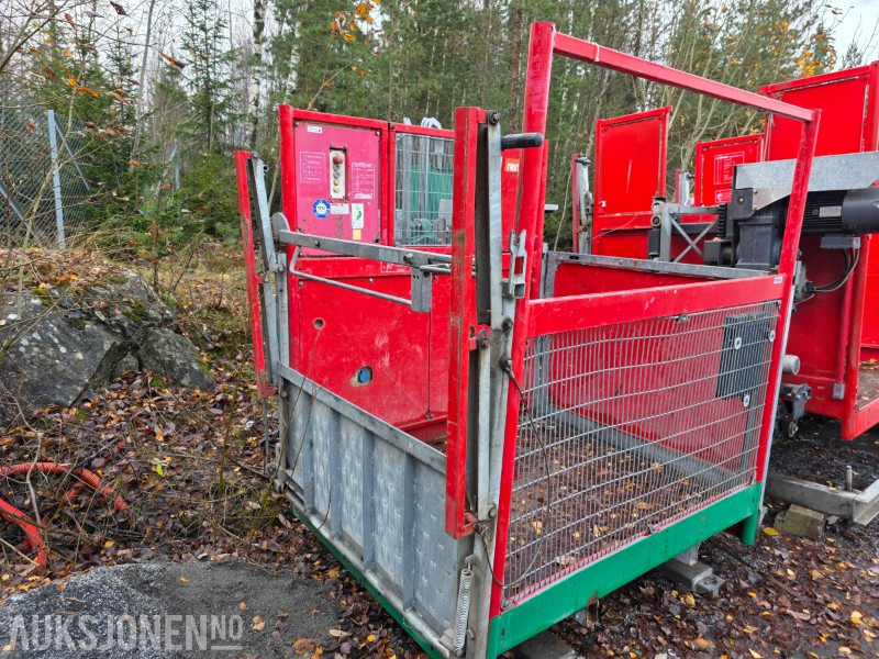 Bøcker byggeplassheiser 5 stk inklusive master og fester - Construction equipment: picture 2 Bøcker byggeplassheiser 5 stk inklusive master og fester - Construction equipment: picture 2