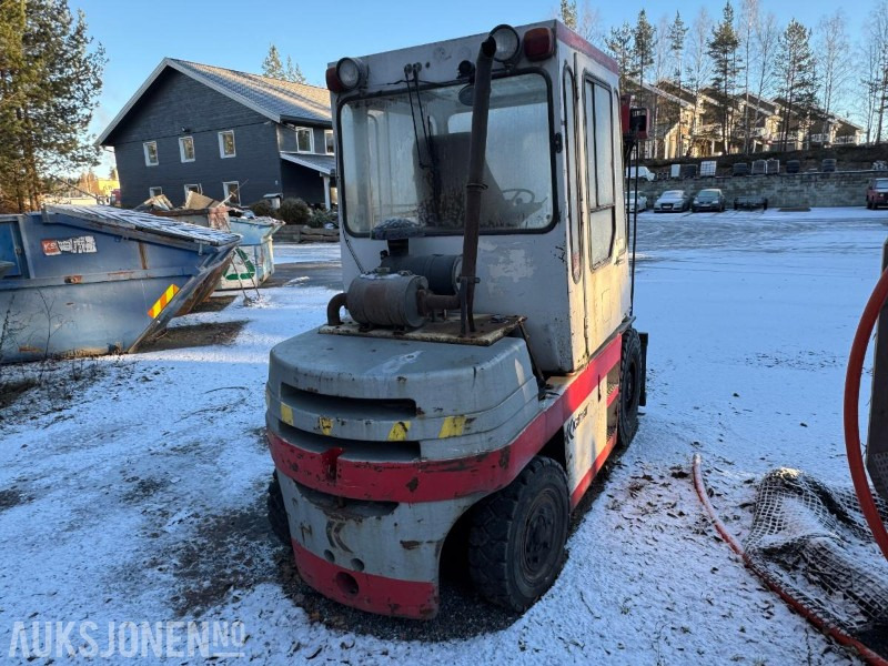 1990 Kalmar DB 4-500 motvektstruck - Material handling equipment: picture 5 1990 Kalmar DB 4-500 motvektstruck - Material handling equipment: picture 5