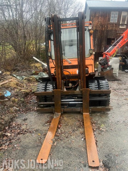 1990 Toyota 02- 3 FD40. Truck med sideforskyvning - MVA-FRI - Material handling equipment: picture 5 1990 Toyota 02- 3 FD40. Truck med sideforskyvning - MVA-FRI - Material handling equipment: picture 5