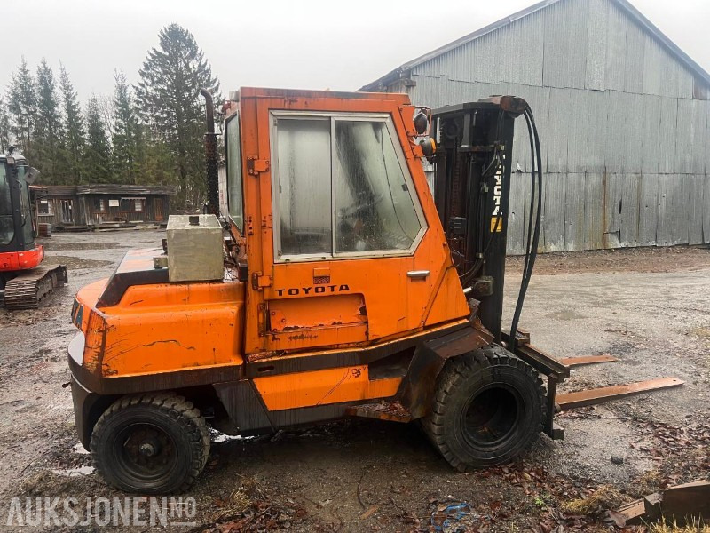 1990 Toyota 02- 3 FD40. Truck med sideforskyvning - MVA-FRI - Material handling equipment: picture 2 1990 Toyota 02- 3 FD40. Truck med sideforskyvning - MVA-FRI - Material handling equipment: picture 2