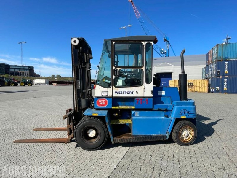 2003 Kalmar DCD70-6 10 tonn Truck/Teleskoptruck/Motvektstruck (T4) - Løftekapasitet 7 tonn - Løftehøyde 4 meter. - Material handling equipment: picture 2 2003 Kalmar DCD70-6 10 tonn Truck/Teleskoptruck/Motvektstruck (T4) - Løftekapasitet 7 tonn - Løftehøyde 4 meter. - Material handling equipment: picture 2