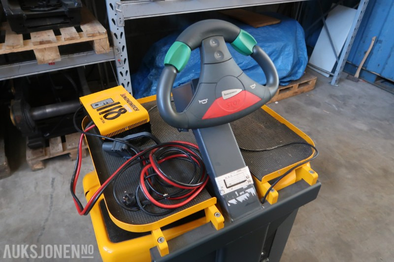 2014 Jungheinrich ECE 310HP Plukktruck - uten minstepris - Material handling equipment: picture 4 2014 Jungheinrich ECE 310HP Plukktruck - uten minstepris - Material handling equipment: picture 4