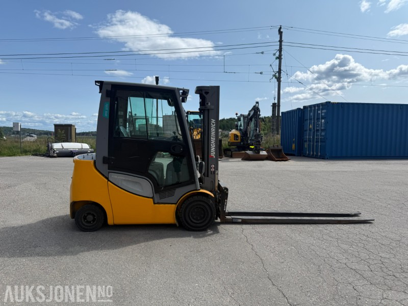 2017 Jungheinrich DFG 320S dieseldrevet motvektstruck med gaffelforlengere - Material handling equipment: picture 2 2017 Jungheinrich DFG 320S dieseldrevet motvektstruck med gaffelforlengere - Material handling equipment: picture 2