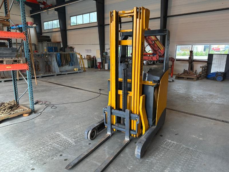 Skyvemasttruck - Jungheinrich - ETV112 - Material handling equipment: picture 5 Skyvemasttruck - Jungheinrich - ETV112 - Material handling equipment: picture 5