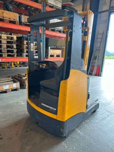 Skyvemasttruck - Jungheinrich - ETV112 - Material handling equipment: picture 4 Skyvemasttruck - Jungheinrich - ETV112 - Material handling equipment: picture 4