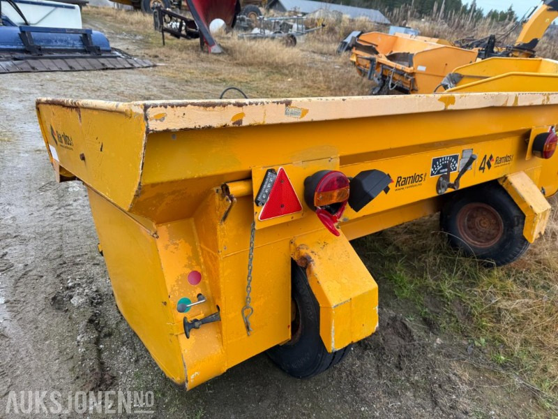 1981 Epoke TKE12/1-27 sand-/saltspreder – tilhengerutførelse - Truck: picture 2 1981 Epoke TKE12/1-27 sand-/saltspreder – tilhengerutførelse - Truck: picture 2