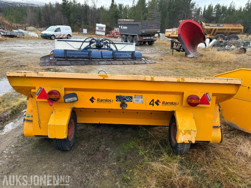 1981 Epoke TKE12/1-27 sand-/saltspreder – tilhengerutførelse - Truck: picture 3 1981 Epoke TKE12/1-27 sand-/saltspreder – tilhengerutførelse - Truck: picture 3