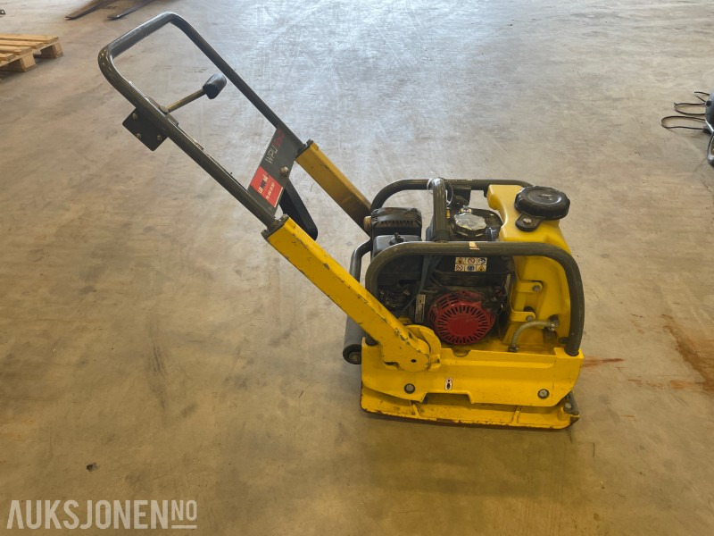 Vibroplate Wacker Neuson WPU1550AW - Roller: picture 1 Vibroplate Wacker Neuson WPU1550AW - Roller: picture 1