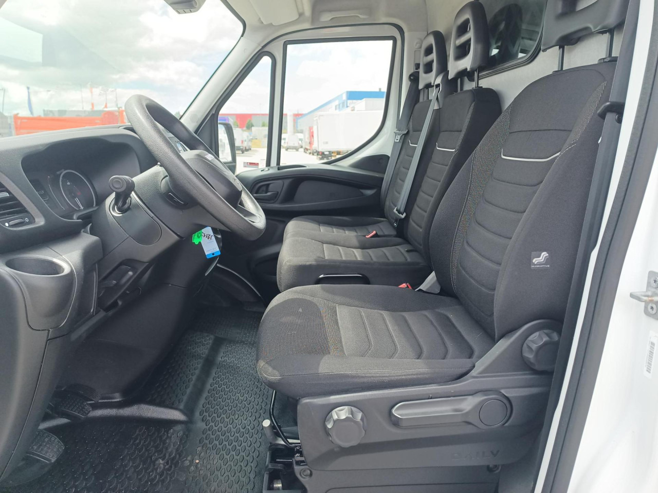 IVECO Daily 35S16V - Panel van: picture 4 IVECO Daily 35S16V - Panel van: picture 4