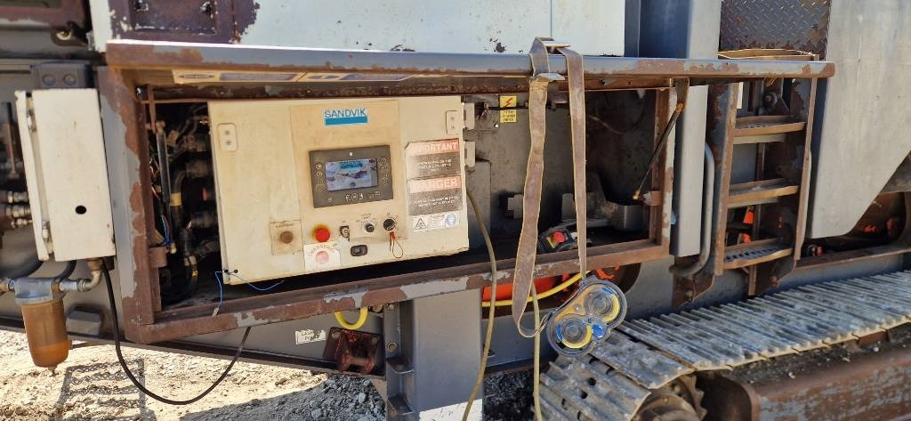 Sandvik QJ 341 - Mobile crusher: picture 4 Sandvik QJ 341 - Mobile crusher: picture 4