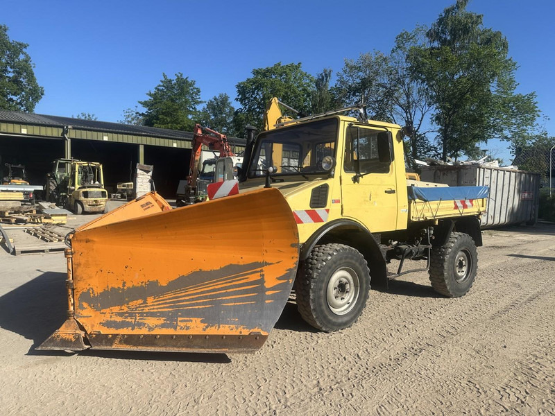 Mercedes-Benz Unimog U 1000 32.883km // ORIGINAL MILEAGE - Snow removal vehicle: picture 1 Mercedes-Benz Unimog U 1000 32.883km // ORIGINAL MILEAGE - Snow removal vehicle: picture 1
