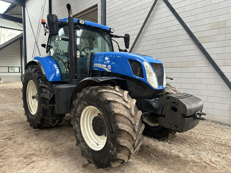 New Holland T7.250 - Farm tractor: picture 2 New Holland T7.250 - Farm tractor: picture 2