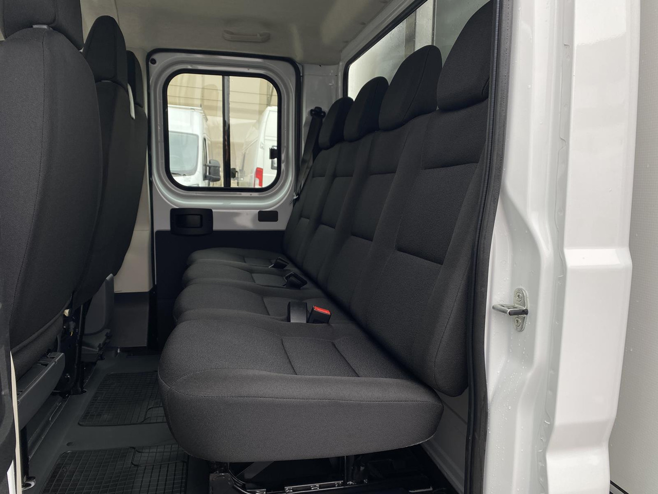 OPEL MOVANO 1+6 DOKA 140PS | KÜHLKOFFER + LADERAMPE - Refrigerated delivery van: picture 5 OPEL MOVANO 1+6 DOKA 140PS | KÜHLKOFFER + LADERAMPE - Refrigerated delivery van: picture 5