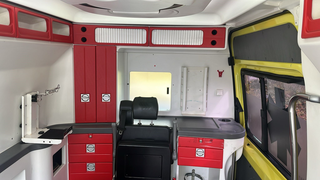 Mercedes Benz AMBULANCE Lot of 10 units Sprinter 313 CDI Automatic - Utility/ Special vehicle: picture 4 Mercedes Benz AMBULANCE Lot of 10 units Sprinter 313 CDI Automatic - Utility/ Special vehicle: picture 4