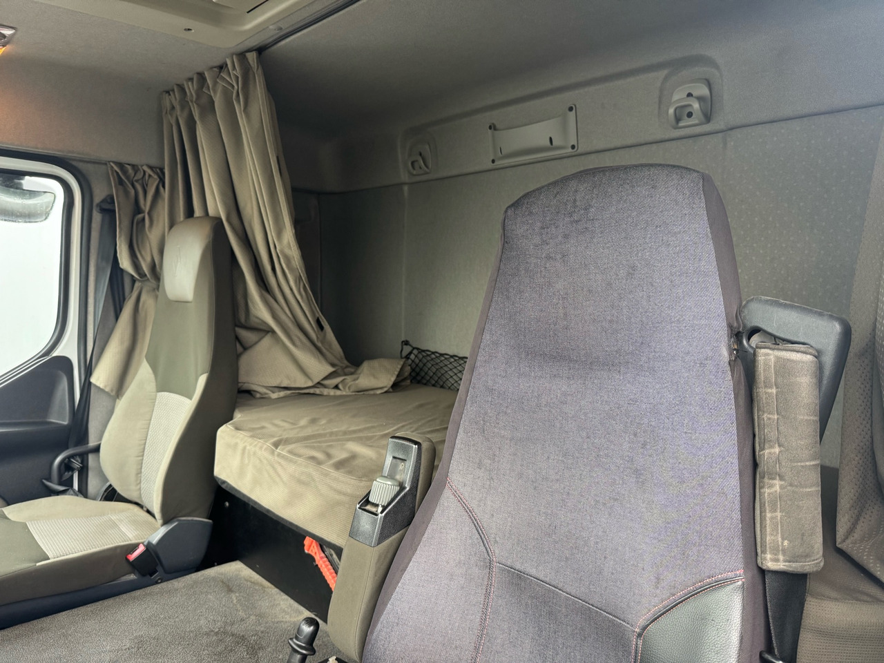 Tractor unit Renault P460dxi: picture 11