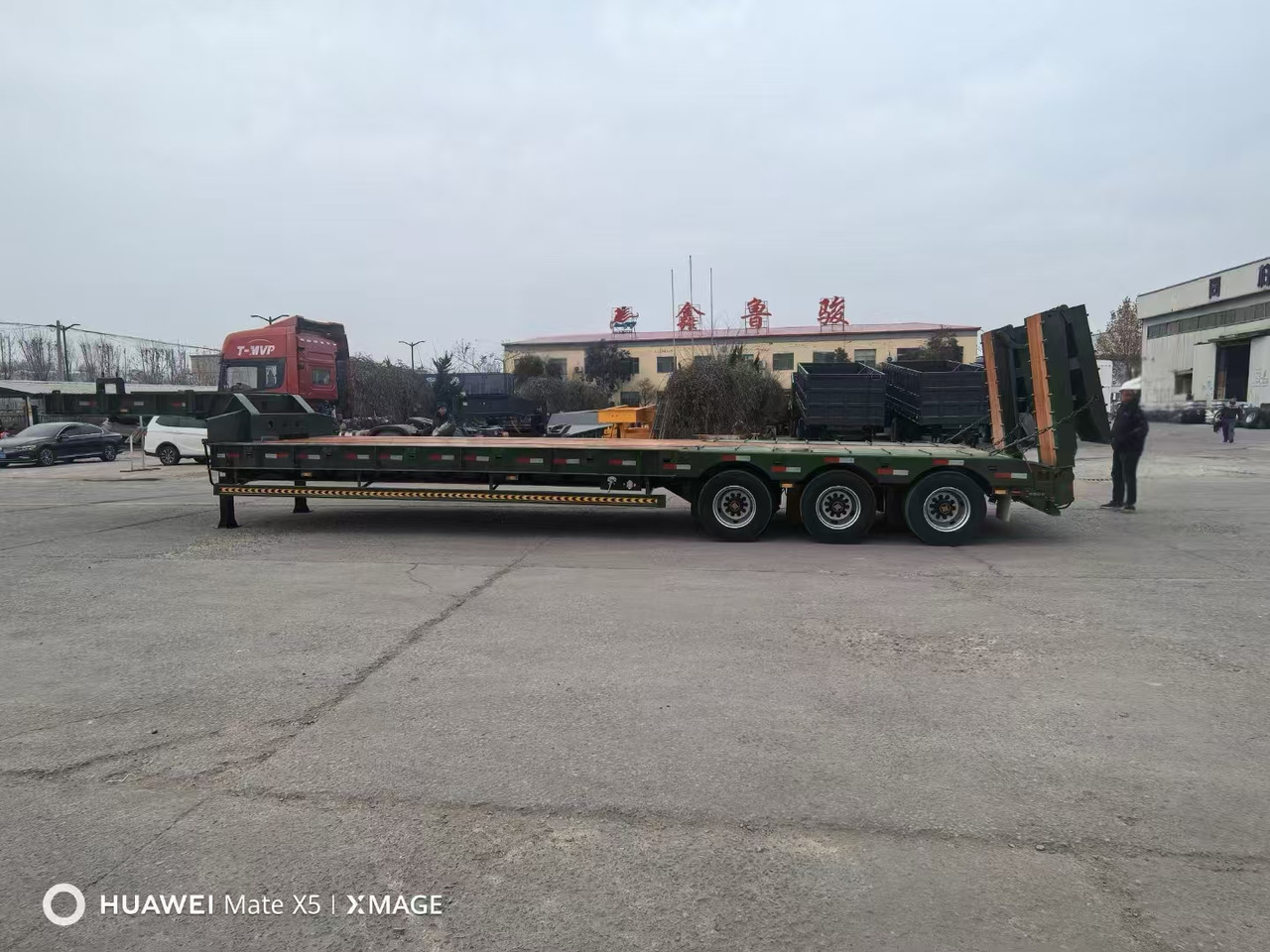 ZHICHENG Semi Flat Bed Low Bed in Length 8-16m with 3 4 Axles - Low loader semi-trailer: picture 4 ZHICHENG Semi Flat Bed Low Bed in Length 8-16m with 3 4 Axles - Low loader semi-trailer: picture 4