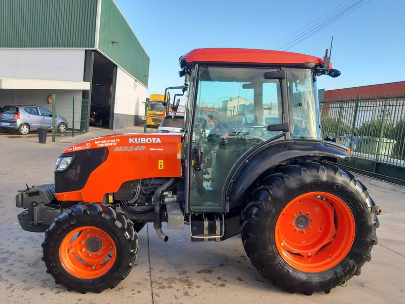 Kubota M8540 - Farm tractor: picture 1 Kubota M8540 - Farm tractor: picture 1