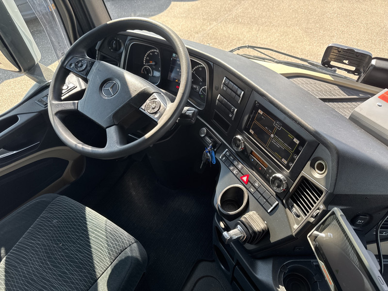 Mercedes-Benz Actros 1848 LS GIGA SPACE Lowliner - Tractor unit: picture 4 Mercedes-Benz Actros 1848 LS GIGA SPACE Lowliner - Tractor unit: picture 4
