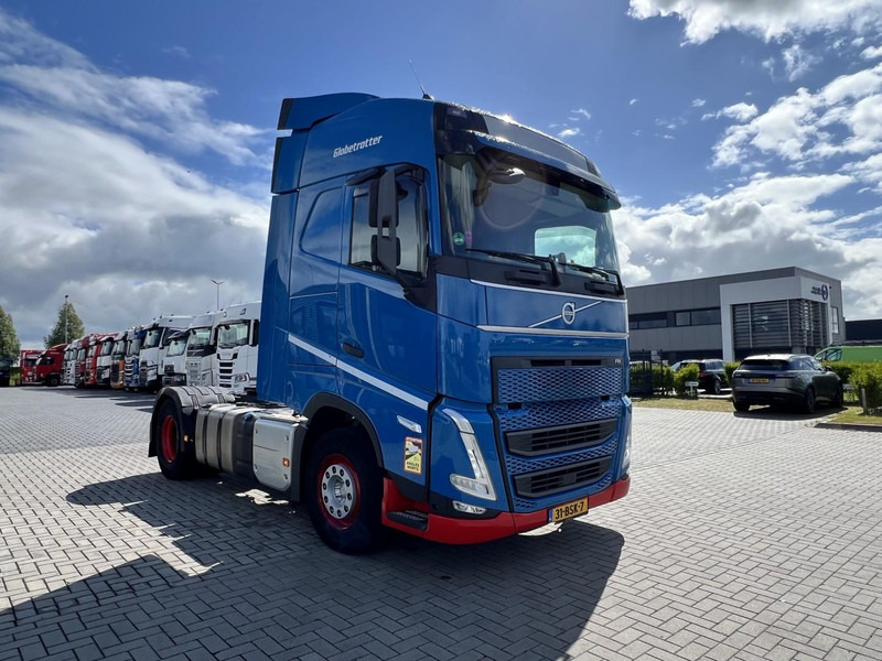 Volvo FH 460 4x2 trekker Globetrotter / 2x Fuel Tank - Tractor unit: picture 3 Volvo FH 460 4x2 trekker Globetrotter / 2x Fuel Tank - Tractor unit: picture 3