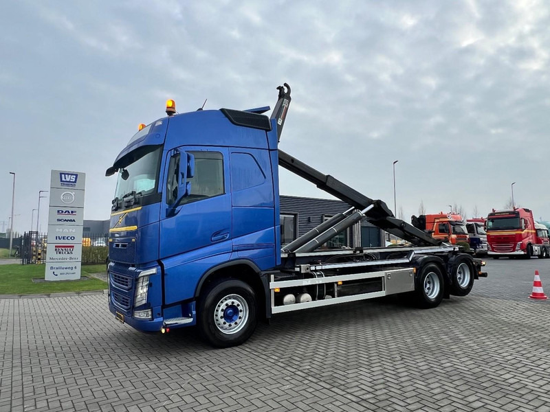 Volvo FH 500 6x2 Containersysteem Dynamic steering / VDL S-25-6600 / Haakarm - Hook lift truck: picture 1 Volvo FH 500 6x2 Containersysteem Dynamic steering / VDL S-25-6600 / Haakarm - Hook lift truck: picture 1