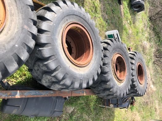 Anvelope Cu 24PR 4 BUC VOLA Incarcator VOLVO KOMATSU JCB - Wheel and tire package: picture 1 Anvelope Cu 24PR 4 BUC VOLA Incarcator VOLVO KOMATSU JCB - Wheel and tire package: picture 1