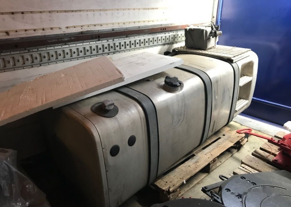 DAF XF CF - Fuel tank for Truck: picture 2 DAF XF CF - Fuel tank for Truck: picture 2
