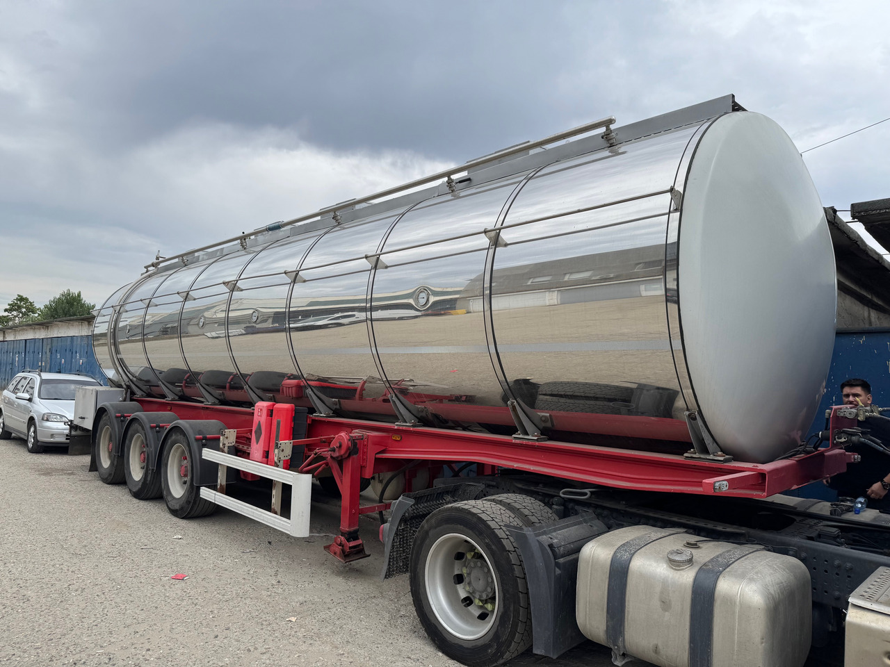 New Tank semi-trailer for transportation of food Menci Transport lichide ALIMENTARE: picture 7