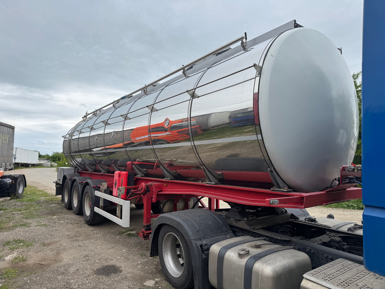 Menci Transport lichide ALIMENTARE - Tank semi-trailer: picture 1 Menci Transport lichide ALIMENTARE - Tank semi-trailer: picture 1