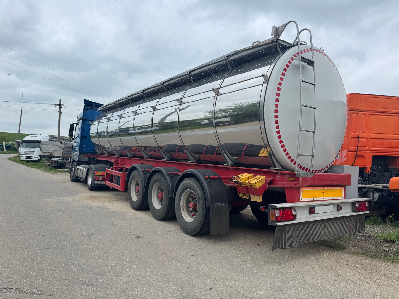 Menci Transport lichide ALIMENTARE - Tank semi-trailer: picture 4 Menci Transport lichide ALIMENTARE - Tank semi-trailer: picture 4