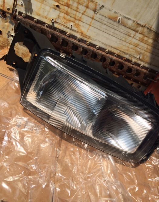 Renault DCI - Headlight for Truck: picture 1 Renault DCI - Headlight for Truck: picture 1