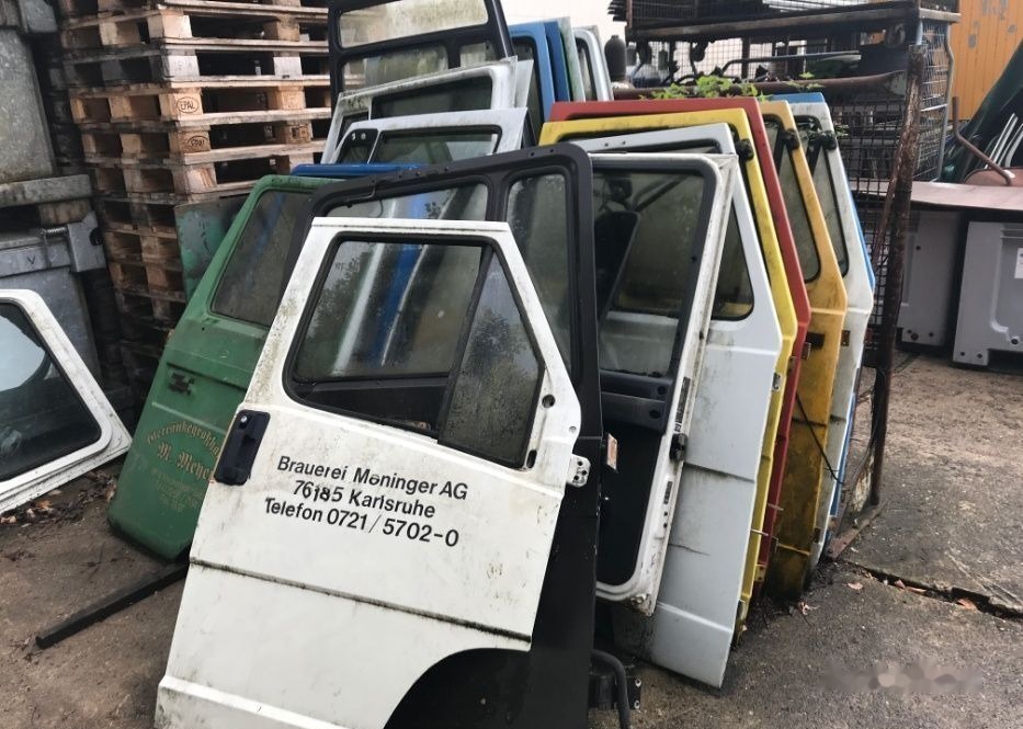 - Door and parts for Truck: picture 1 - Door and parts for Truck: picture 1